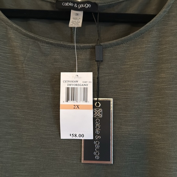 Cable & Gauge scoop neck flowy top - Picture 2 of 6